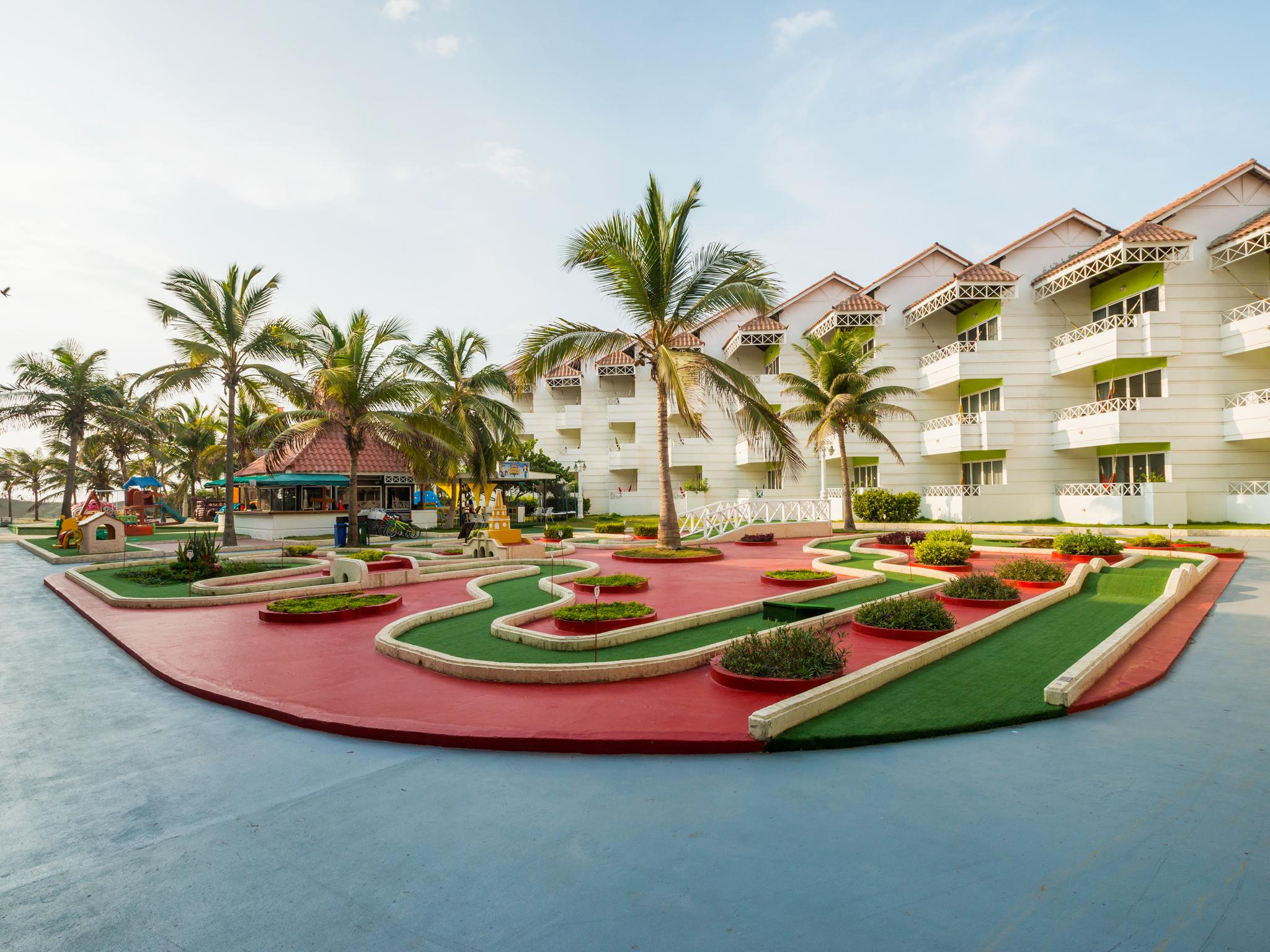 Hotel Las Americas Casa De Playa Cartagena Екстер'єр фото Miniature golf at the Royal Palm Beach Hotel