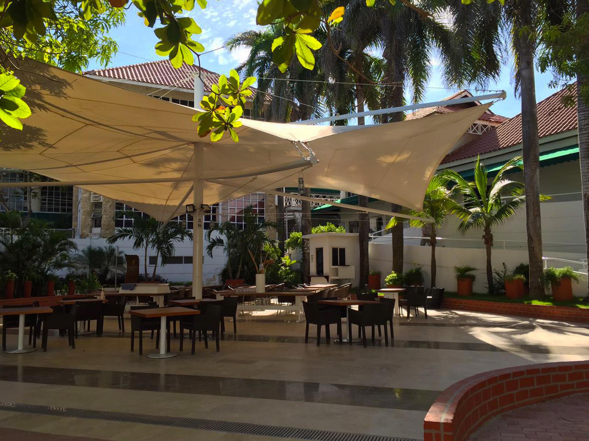 Hotel Las Americas Casa De Playa Cartagena Екстер'єр фото The courtyard of the hotel