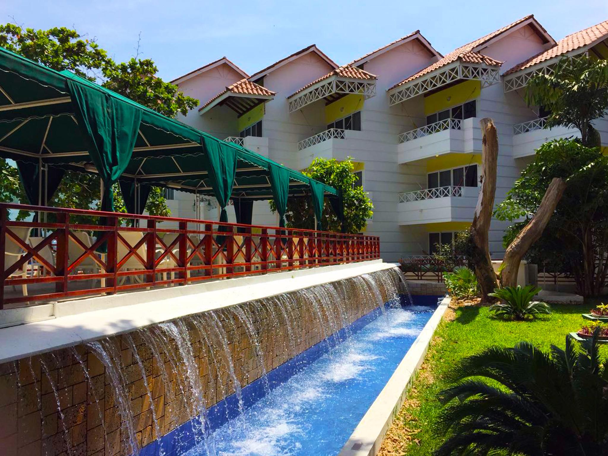 Hotel Las Americas Casa De Playa Cartagena Екстер'єр фото The resort's pool
