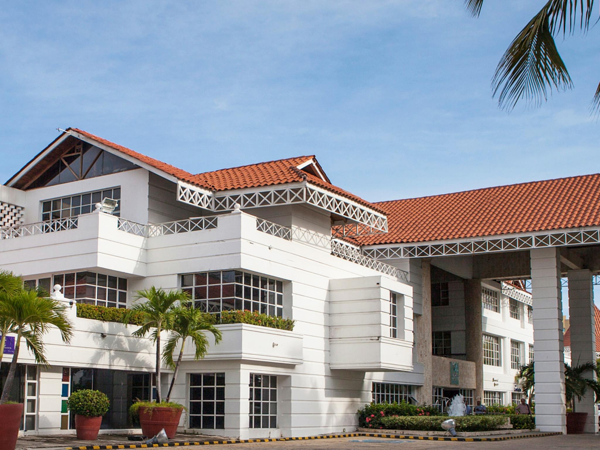 Hotel Las Americas Casa De Playa Cartagena Екстер'єр фото The University of Nottingham Malaysia Campus