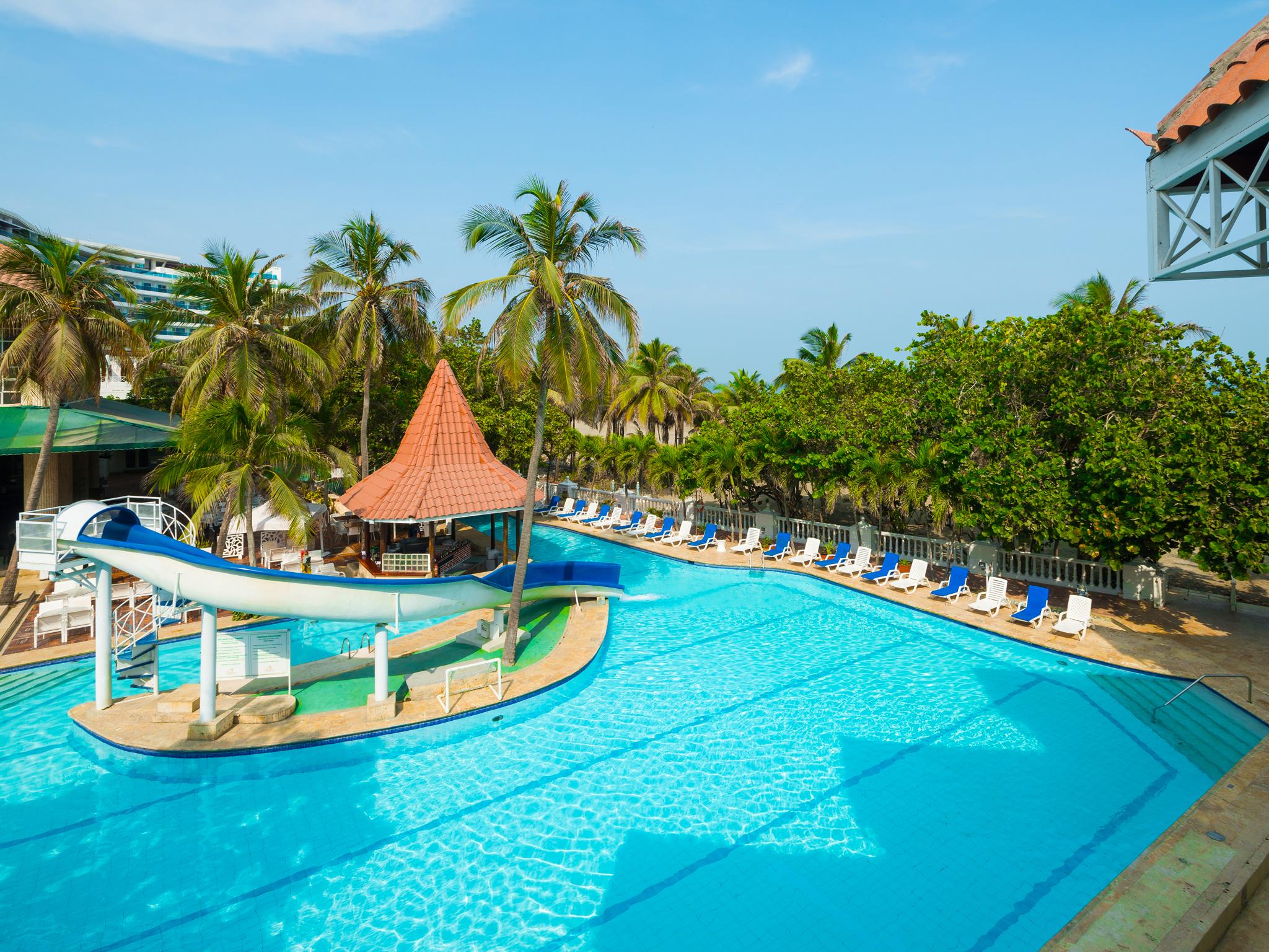 Hotel Las Americas Casa De Playa Cartagena Екстер'єр фото The swimming pool at the hotel