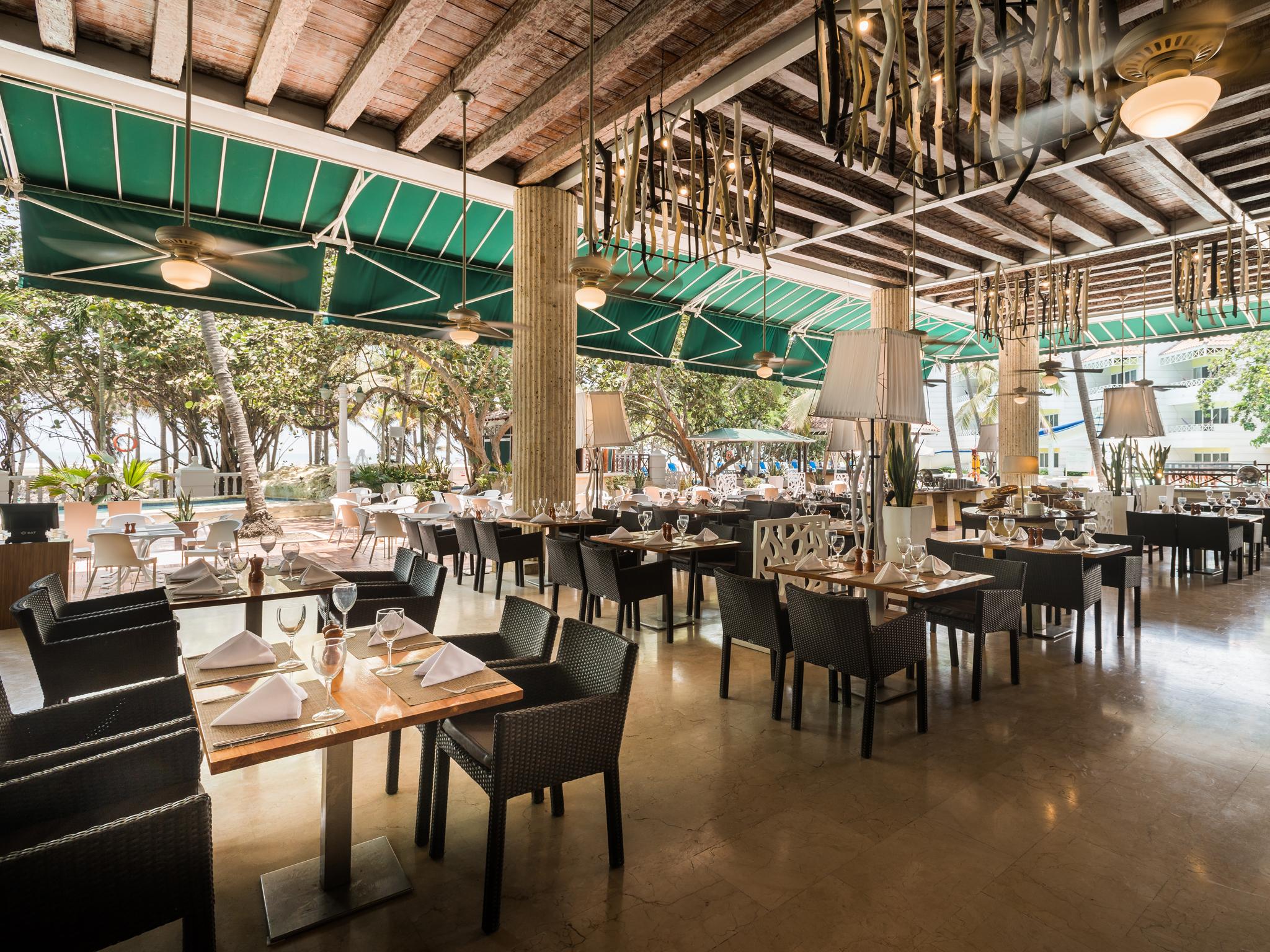 Hotel Las Americas Casa De Playa Cartagena Екстер'єр фото The interior of the restaurant