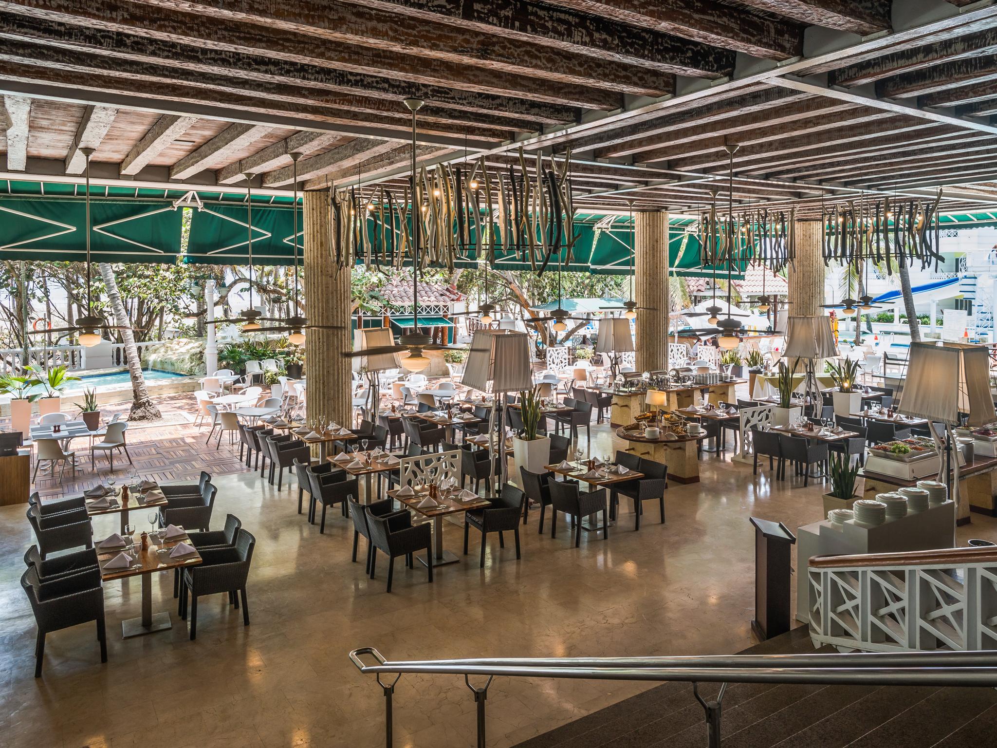 Hotel Las Americas Casa De Playa Cartagena Екстер'єр фото The Garden Grill