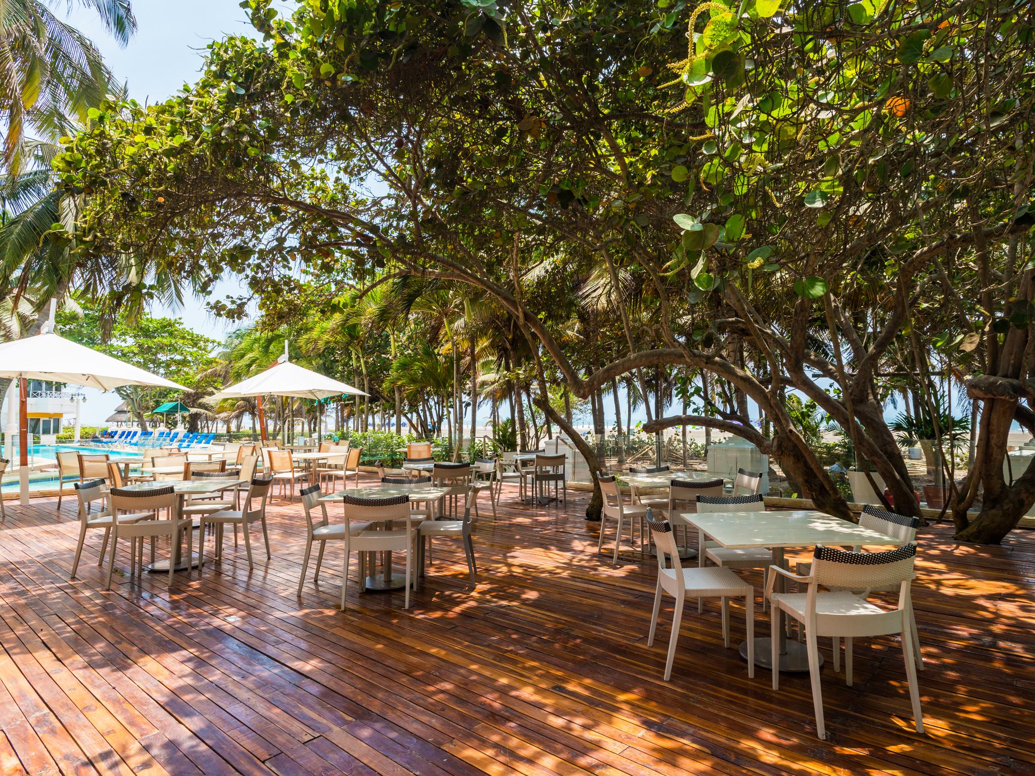 Hotel Las Americas Casa De Playa Cartagena Екстер'єр фото The beach at the hotel