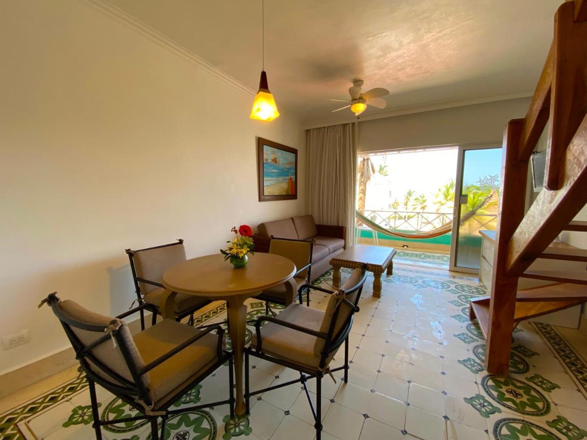 Hotel Las Americas Casa De Playa Cartagena Екстер'єр фото Living room in a typical condo