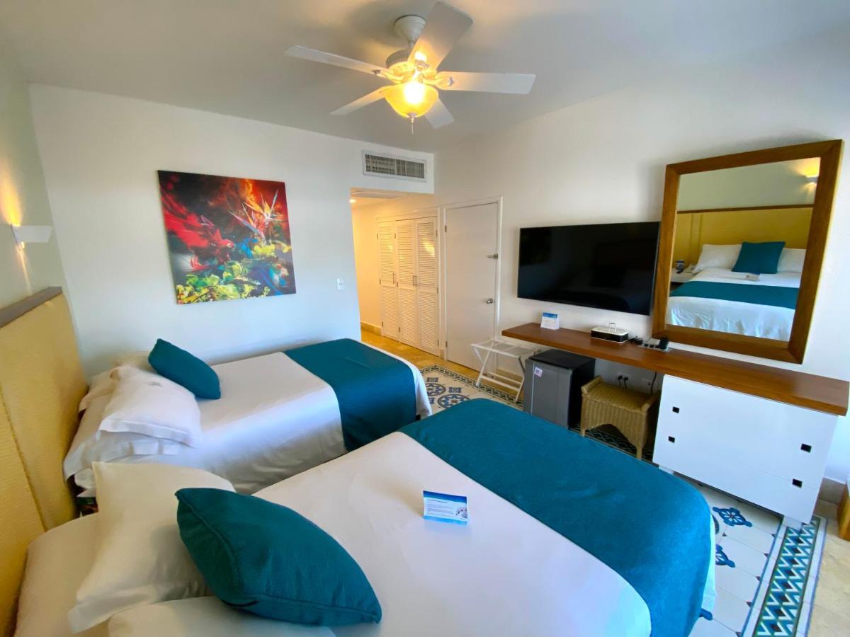 Hotel Las Americas Casa De Playa Cartagena Екстер'єр фото A room at the hotel